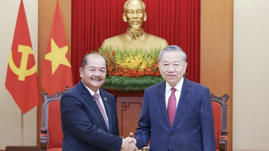 Party leader receives Lao People’s Revolutionary Party delegation